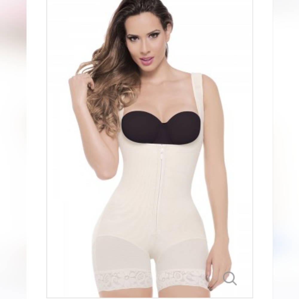 NWOT Sassybax Nude Bodyshaper